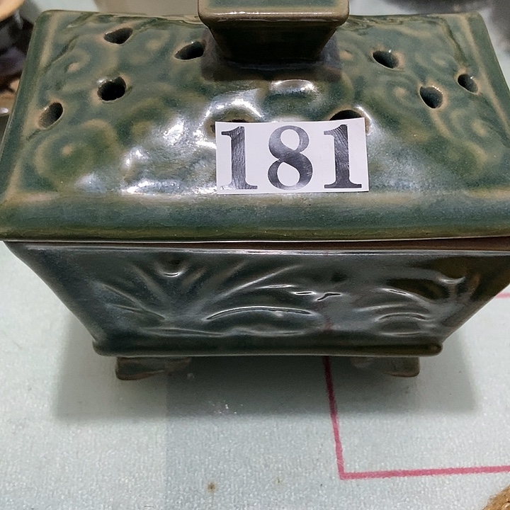 赫***H瓷片瓷器等艺术形式