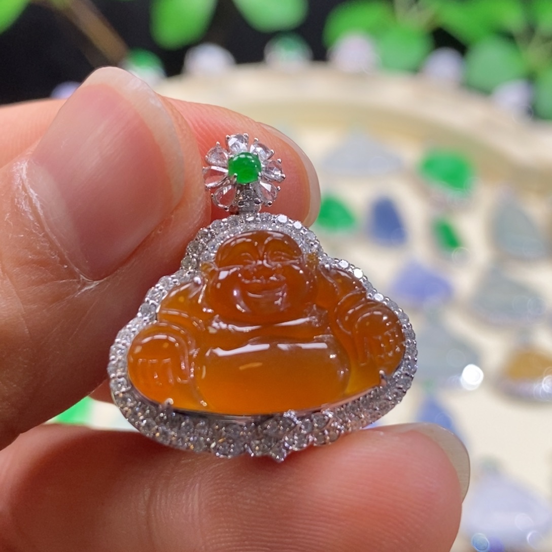 翡翠18K金镶嵌颈饰