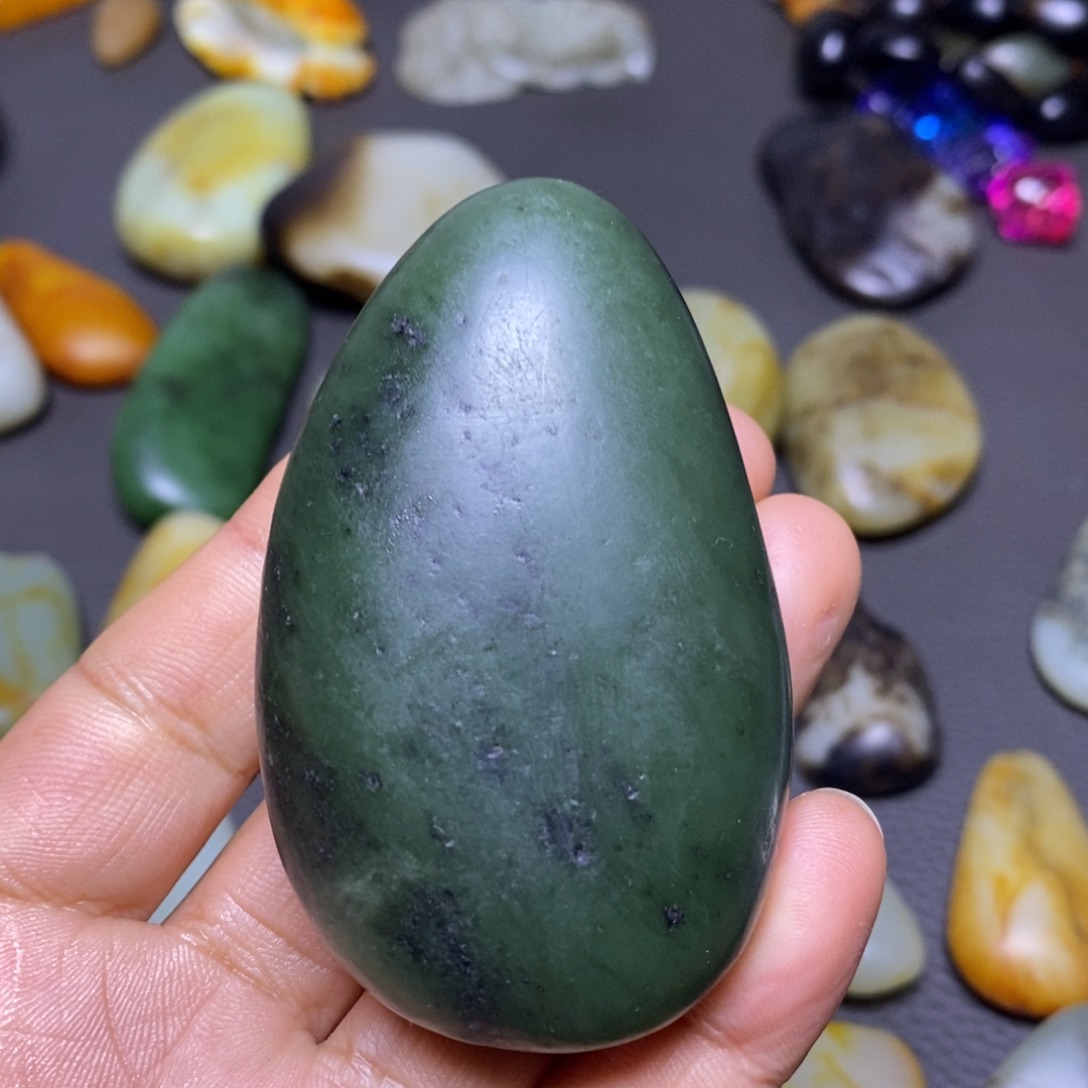 L***i和田玉未镶嵌挂件