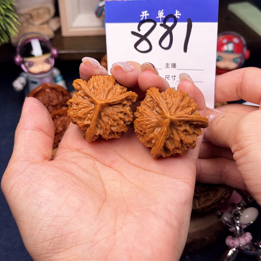 文玩核桃吊坠盘山三棱39