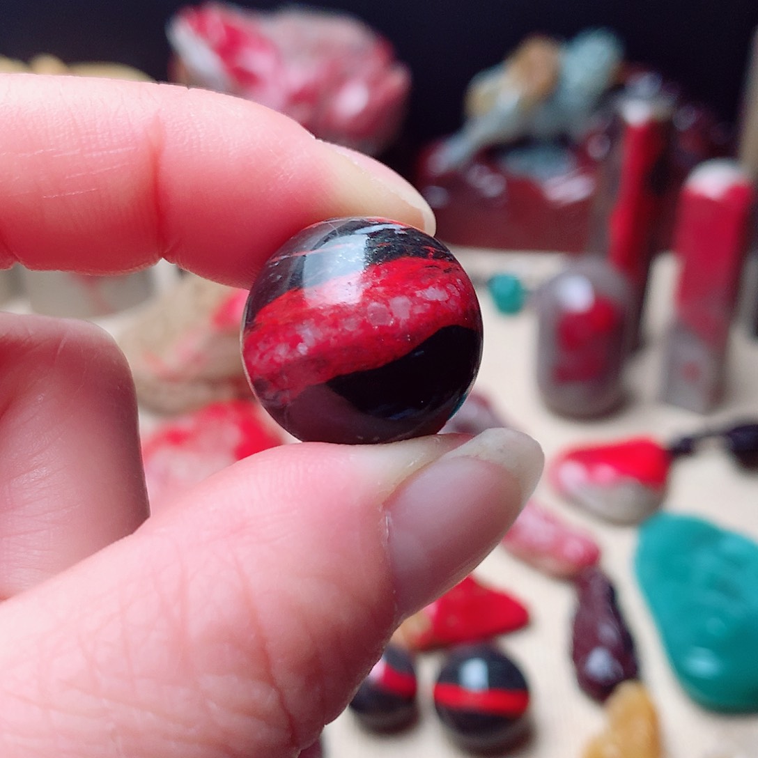 鸡血石凌**长精品圆珠子
