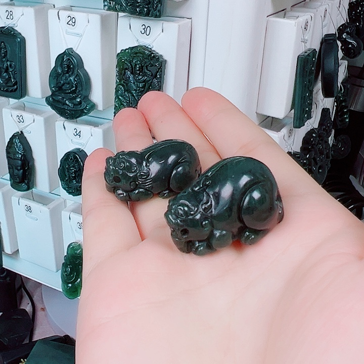 蛇纹石玉颈饰未镶嵌