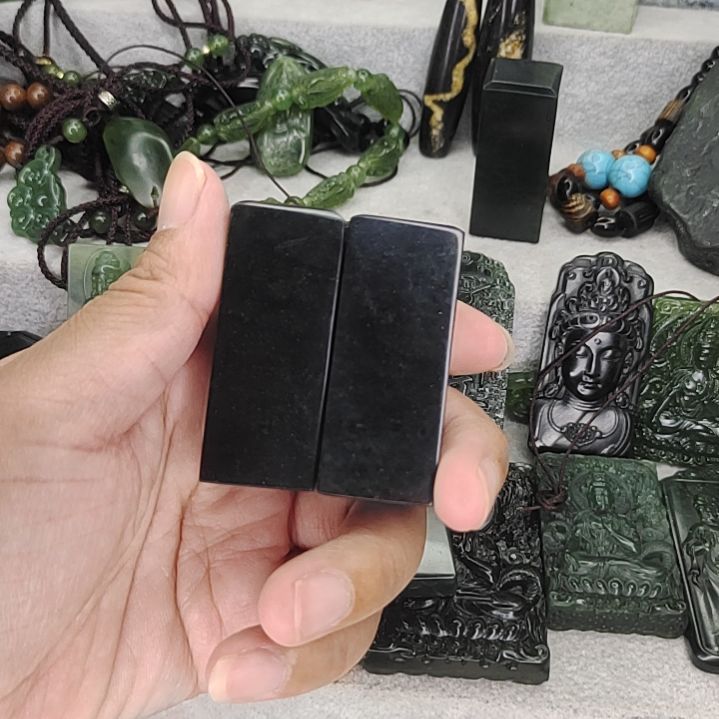 学***工足铂镶嵌蛇纹石玉吊坠