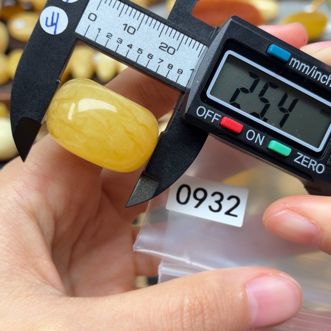 木***行蜜蜡未镶嵌裸石蜜蜡微瑕