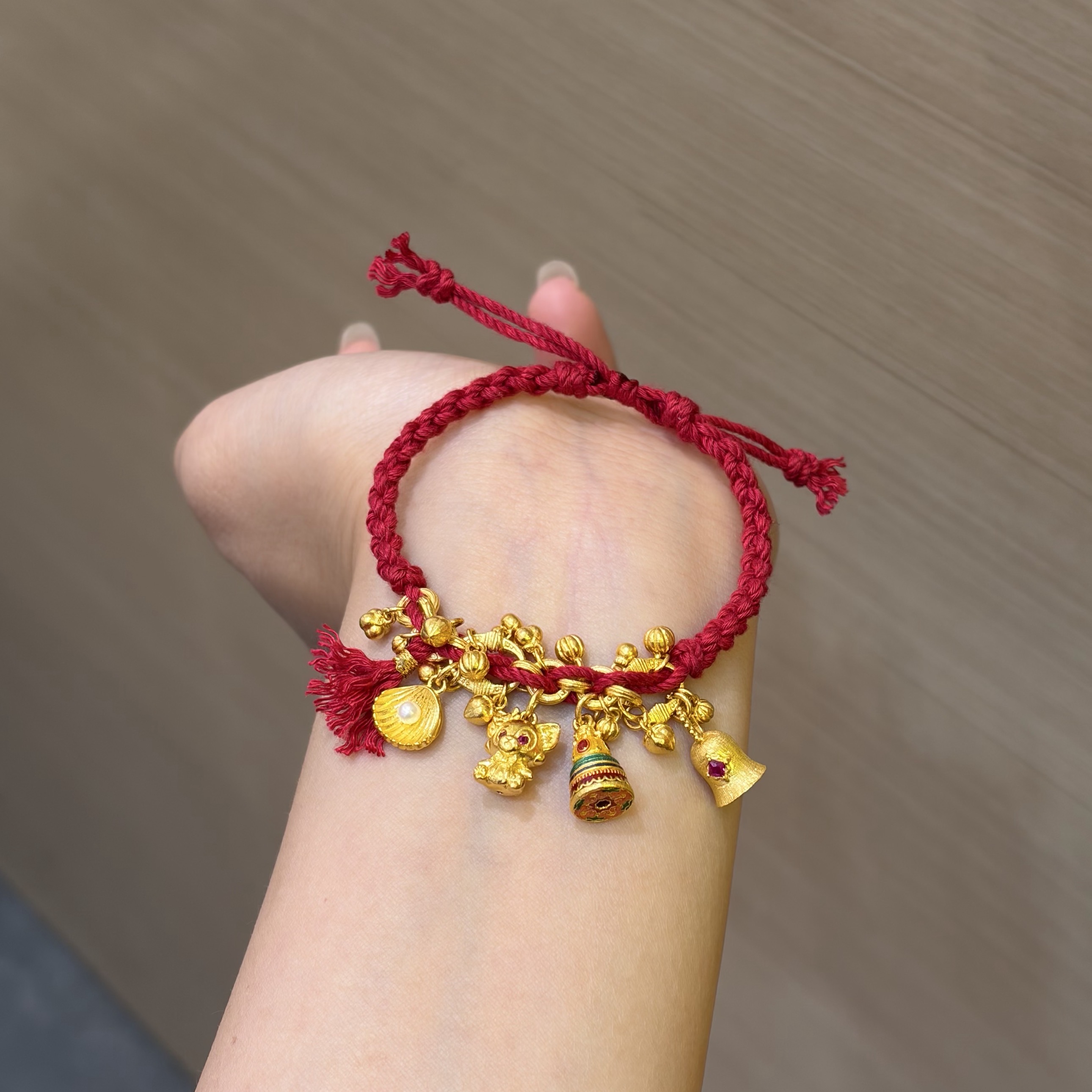 【菠萝珠宝】足金999 宝塔风铃搭配锁果 红绳手串 克重：18.41克