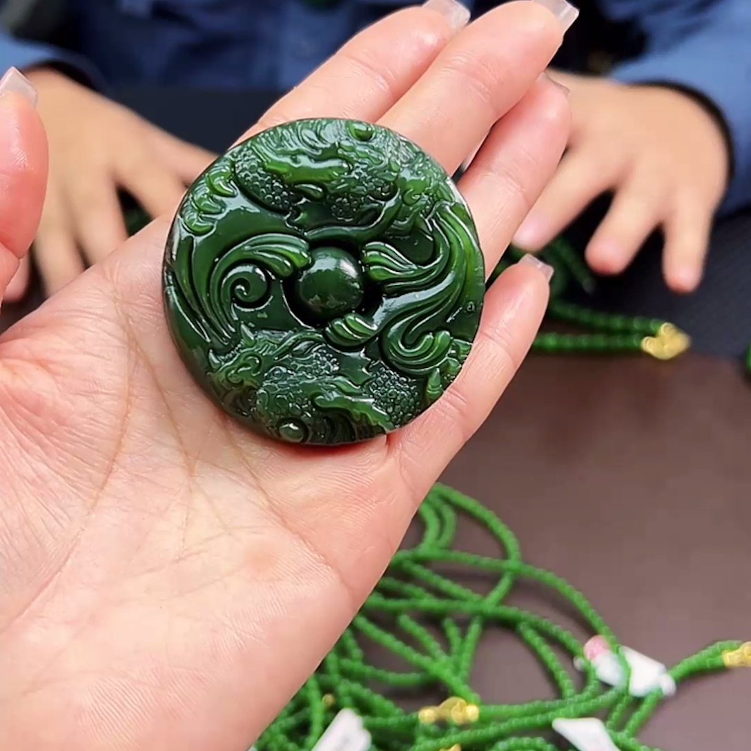 和田玉（碧玉）未镶嵌颈饰