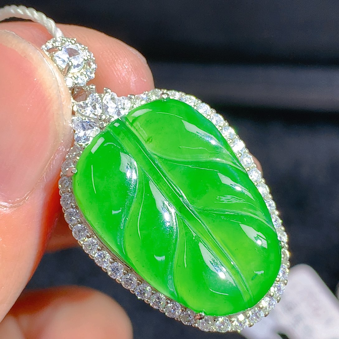 翡翠颈饰银S925镶嵌吊坠