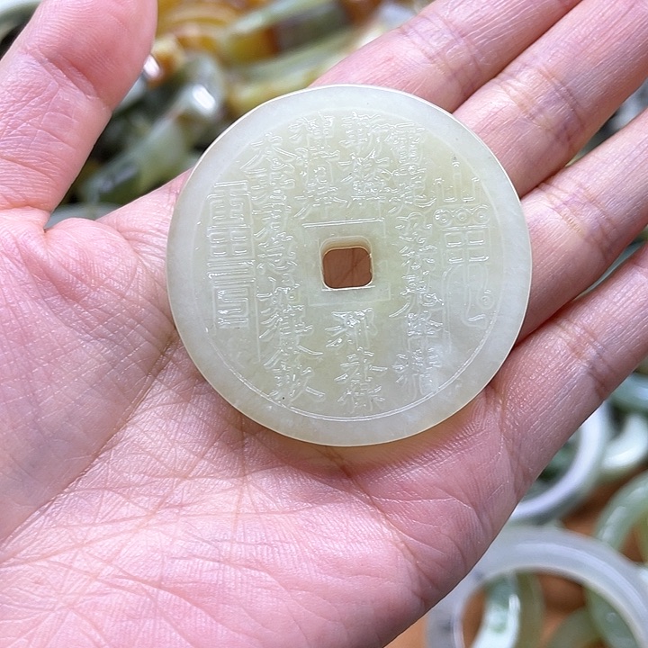 蛇纹石玉吊坠合金