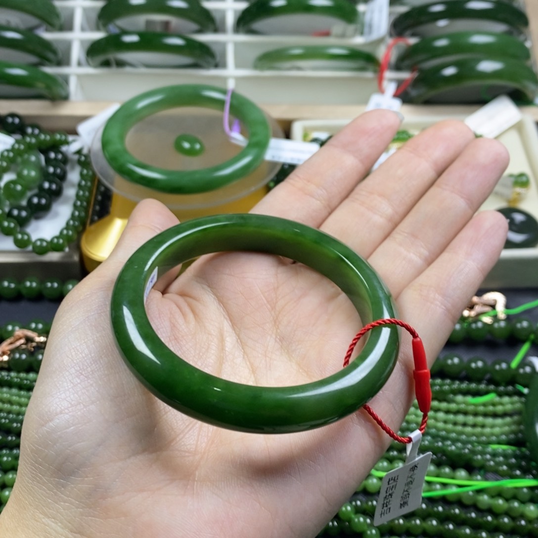 和田玉（碧玉）手镯未镶嵌55圈口无黑点