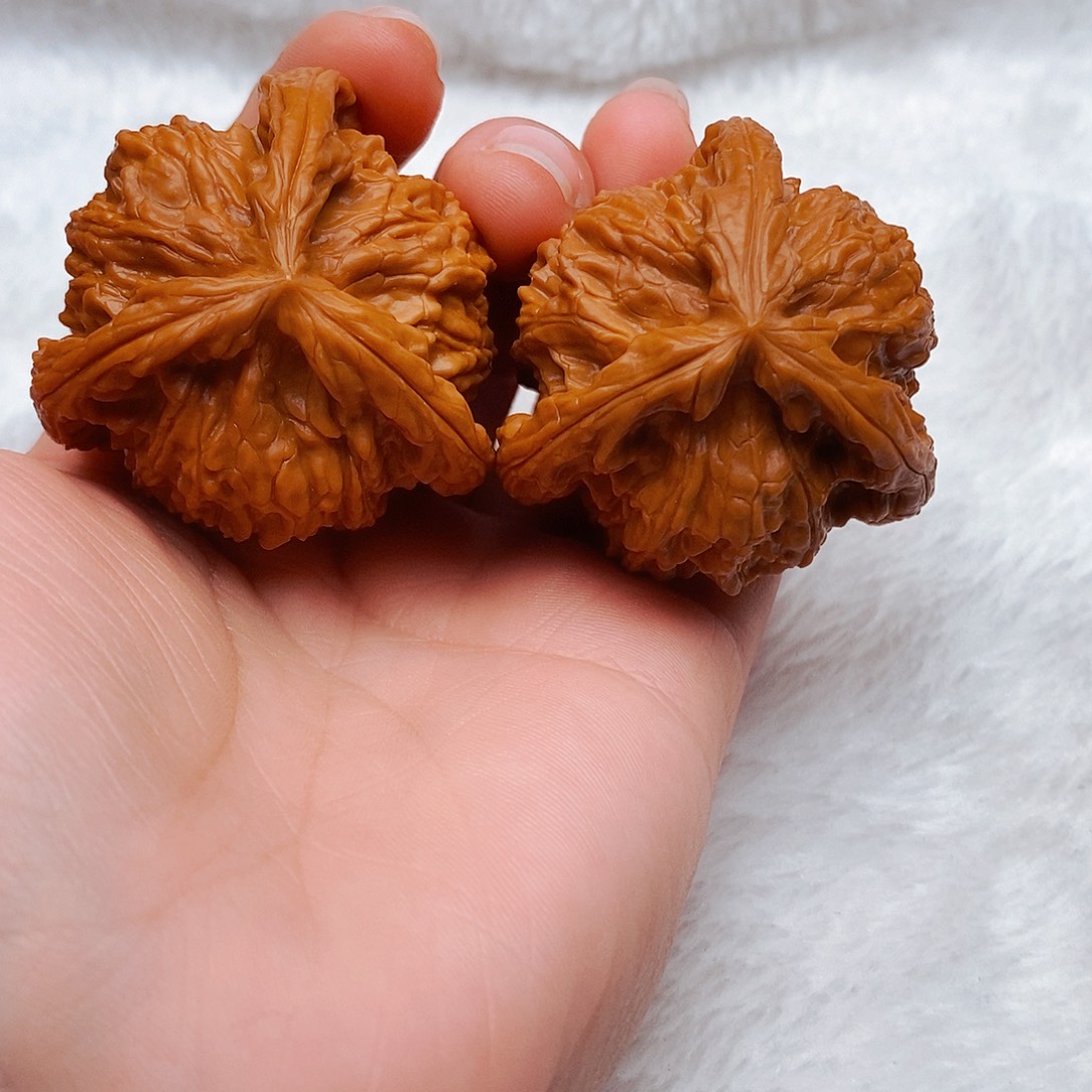 嘴***哥吊坠文玩核桃三棱