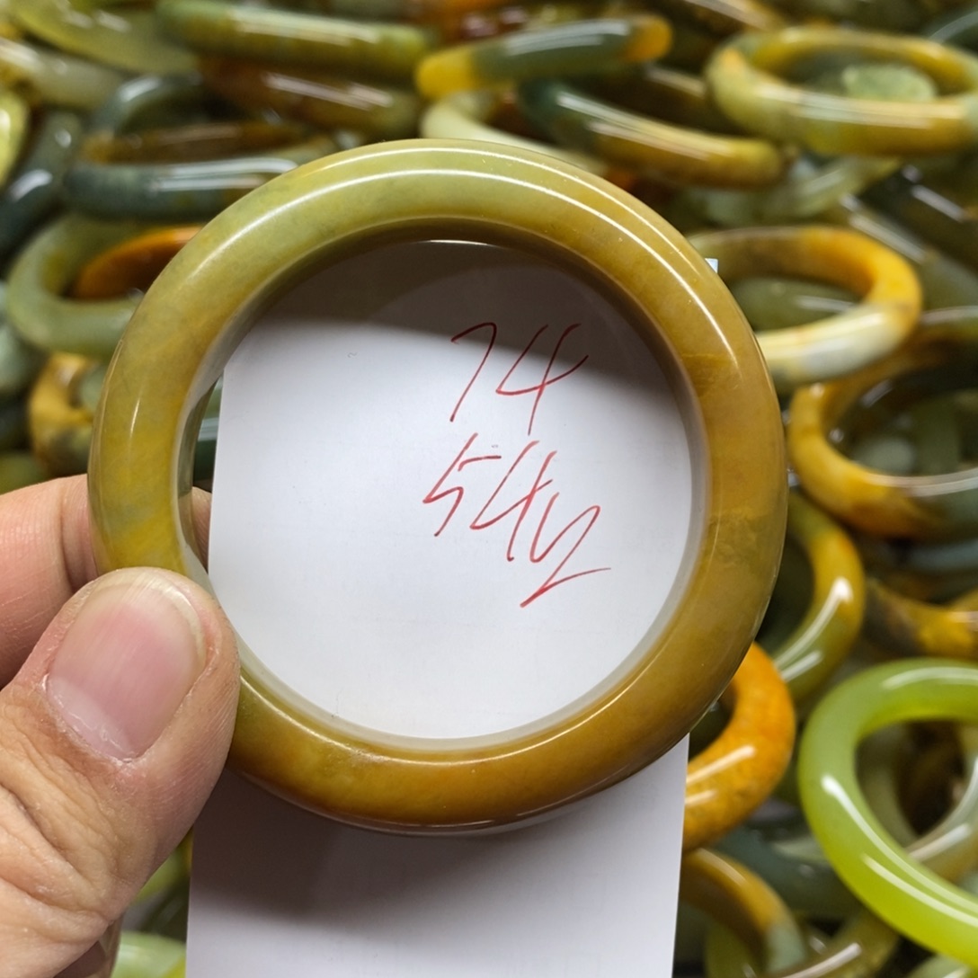 蛇纹石玉未镶嵌手镯