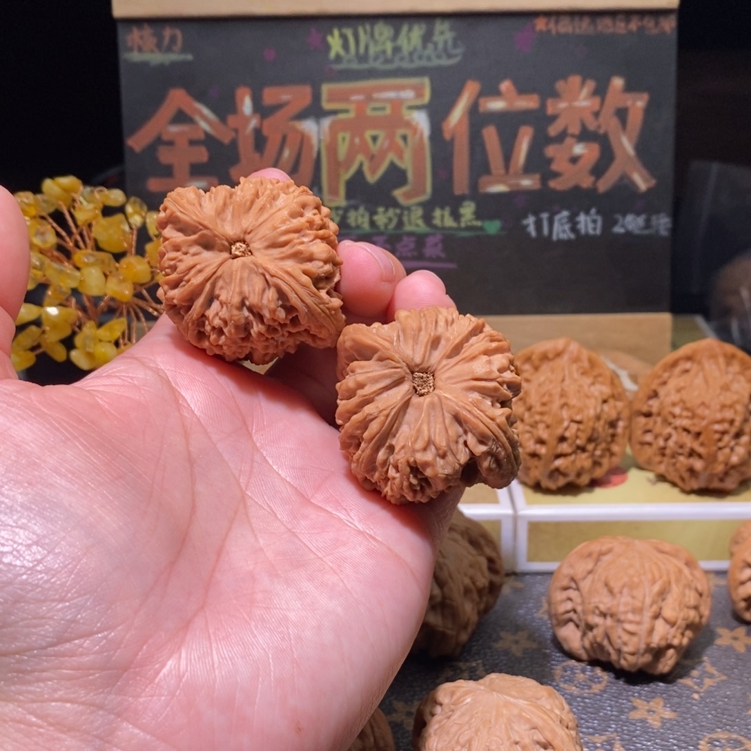 草***鲸吊坠文玩核桃南疆