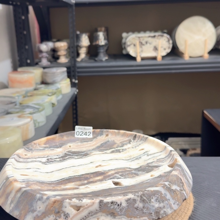 石材0242提拉米苏果盘有晶洞