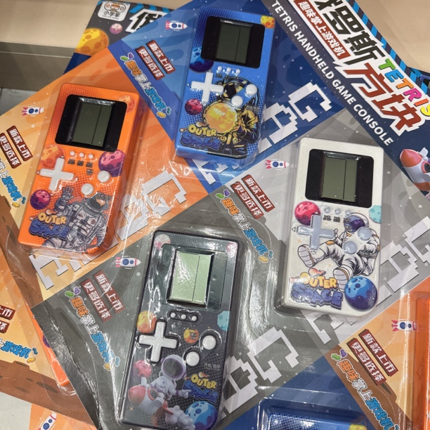 毛毛米奇公仔一个（俄罗斯方块）