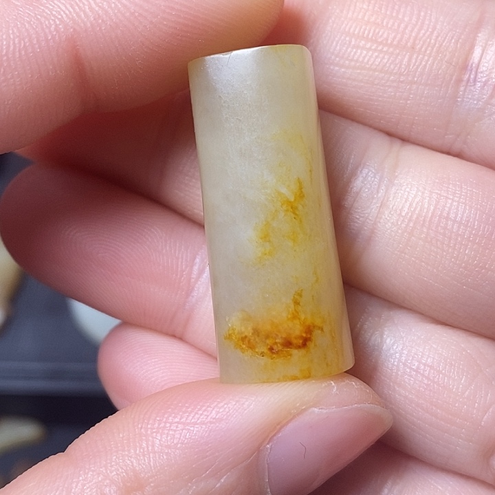 和田玉（糖玉）车挂未镶嵌云***哥