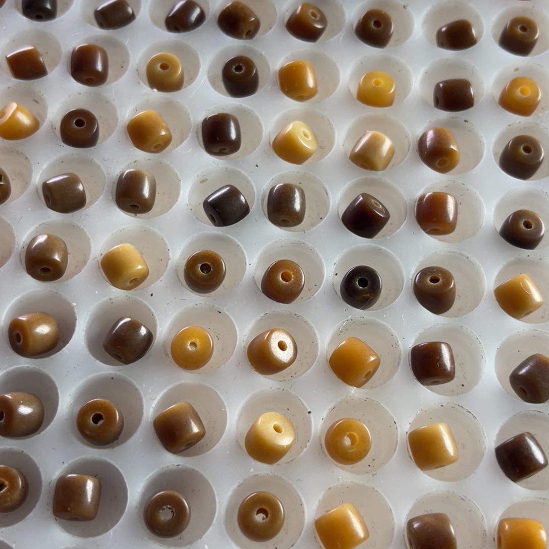 白玉菩提吊坠7-6风化直切200颗