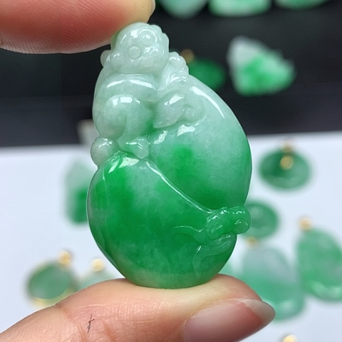 翡翠吊坠(不含链)18K金镶嵌