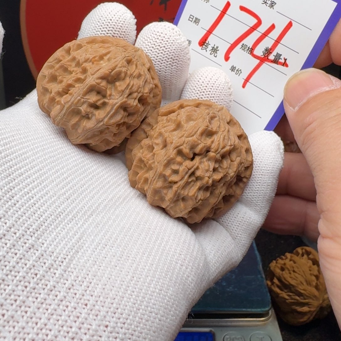 文玩核桃把件39三角白