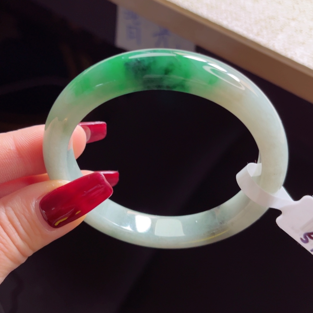 翡翠手镯未镶嵌手镯