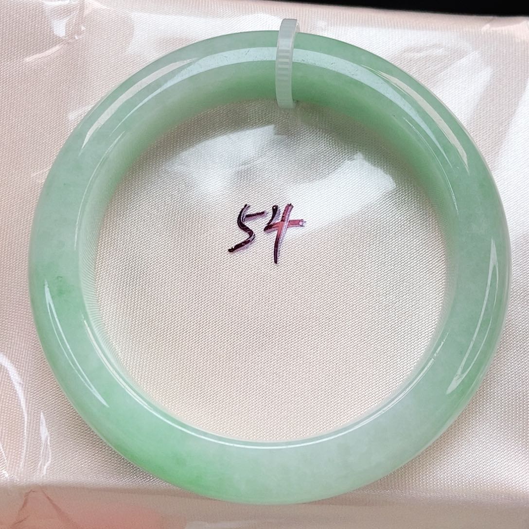 翡翠手镯未镶嵌厚装苹果绿