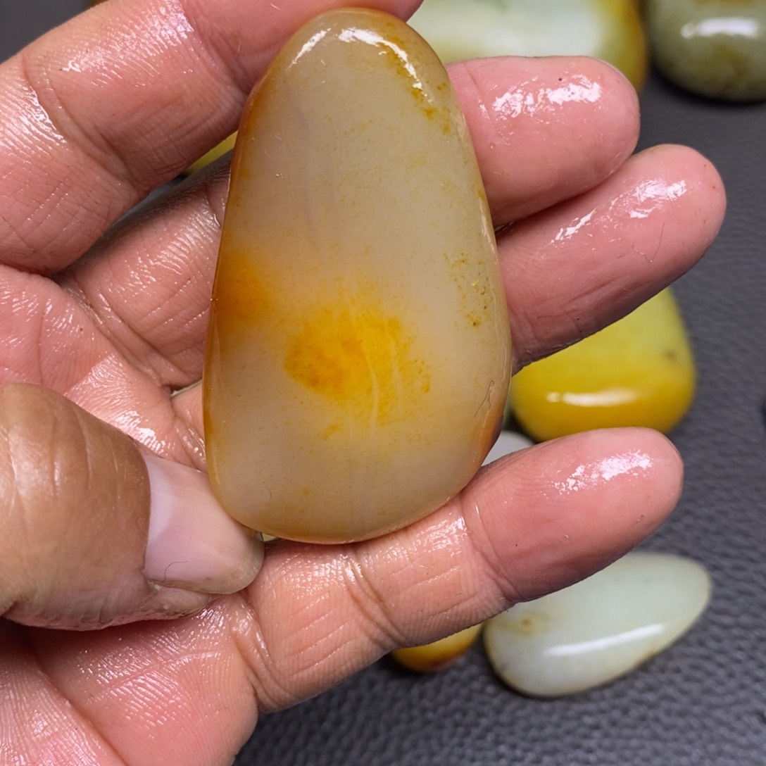 和田玉（糖玉）挂件未镶嵌