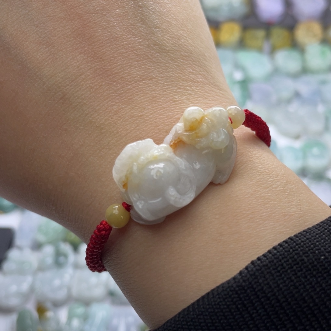 翡翠颈饰未镶嵌貔貅