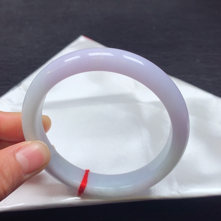 翡翠手镯未镶嵌60圈