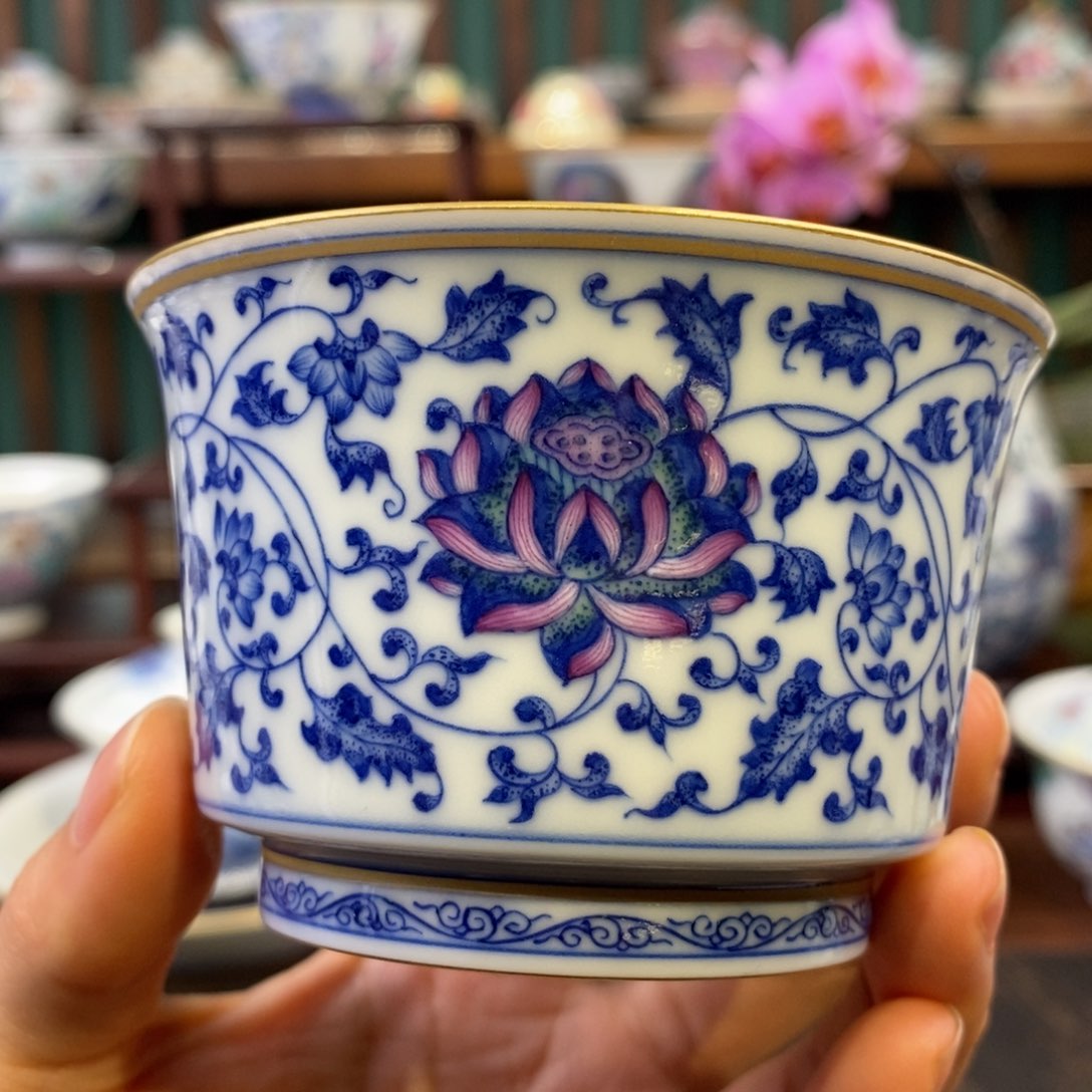 柴胎斗彩缠枝直筒杯