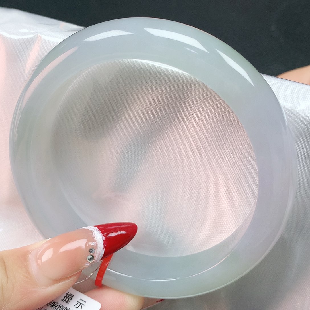 翡翠手镯未镶嵌60圈