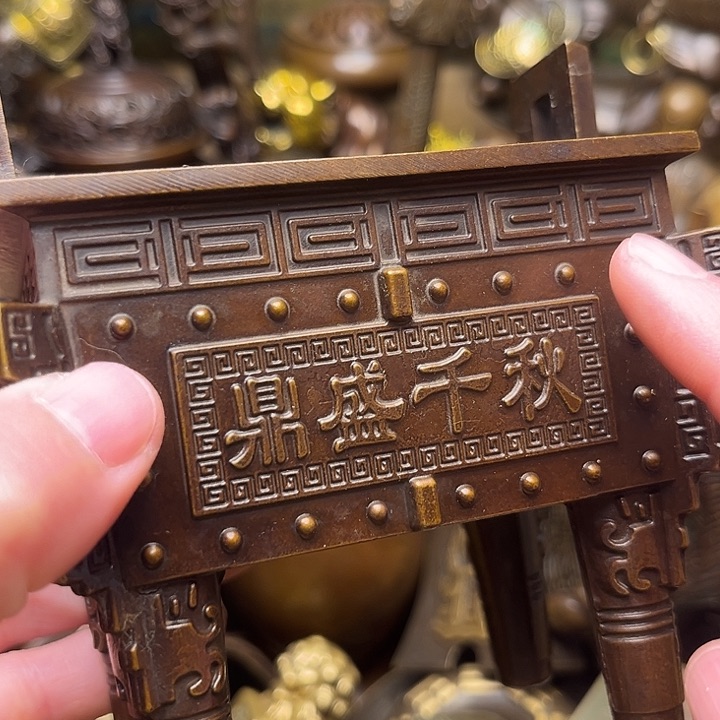 精美铜器批发档口