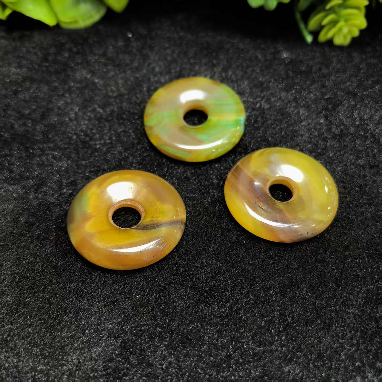 S8013七色彩虹孔雀盐源玛瑙平安扣配绳-多样性只发一件