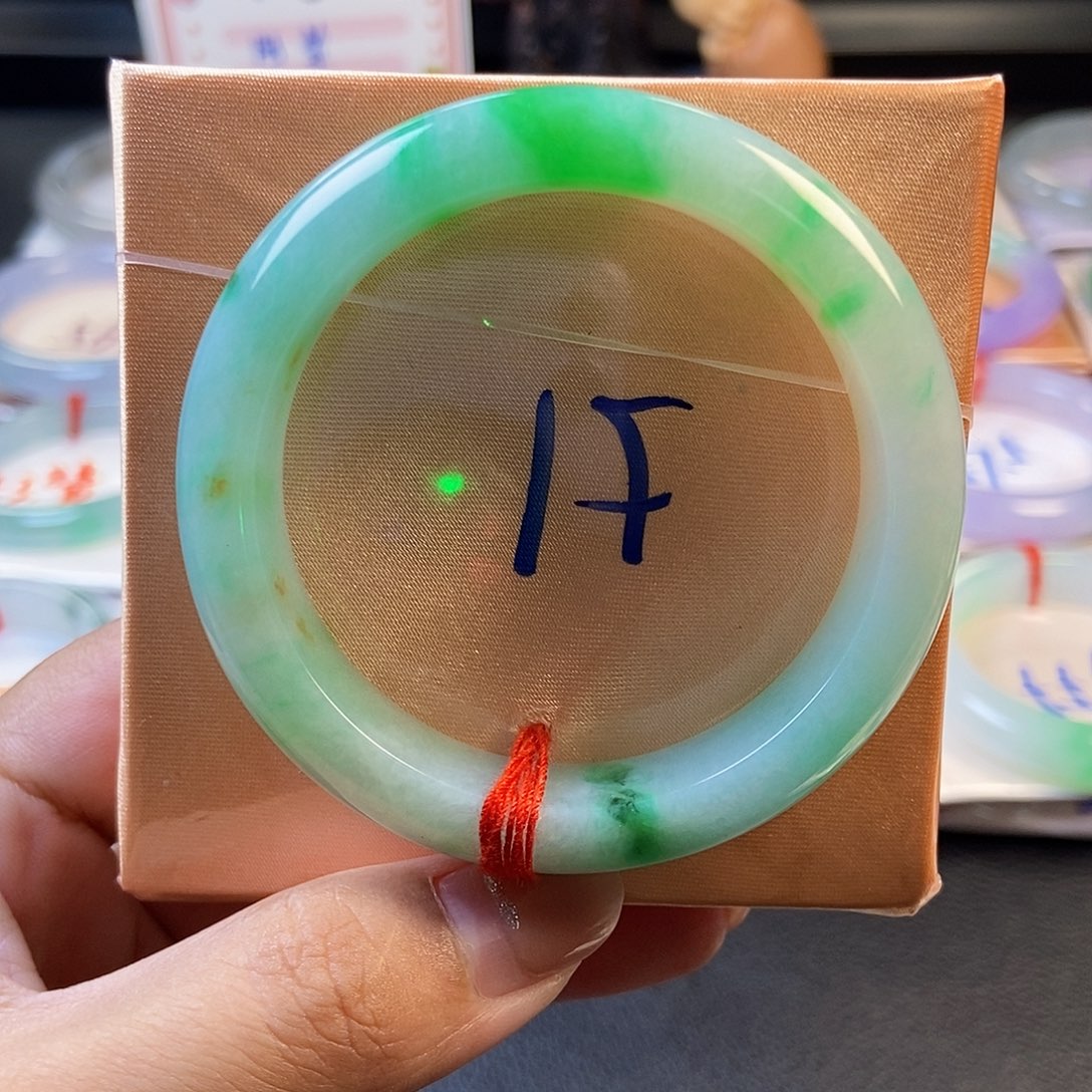 翡翠未镶嵌手镯10冰胶白底青