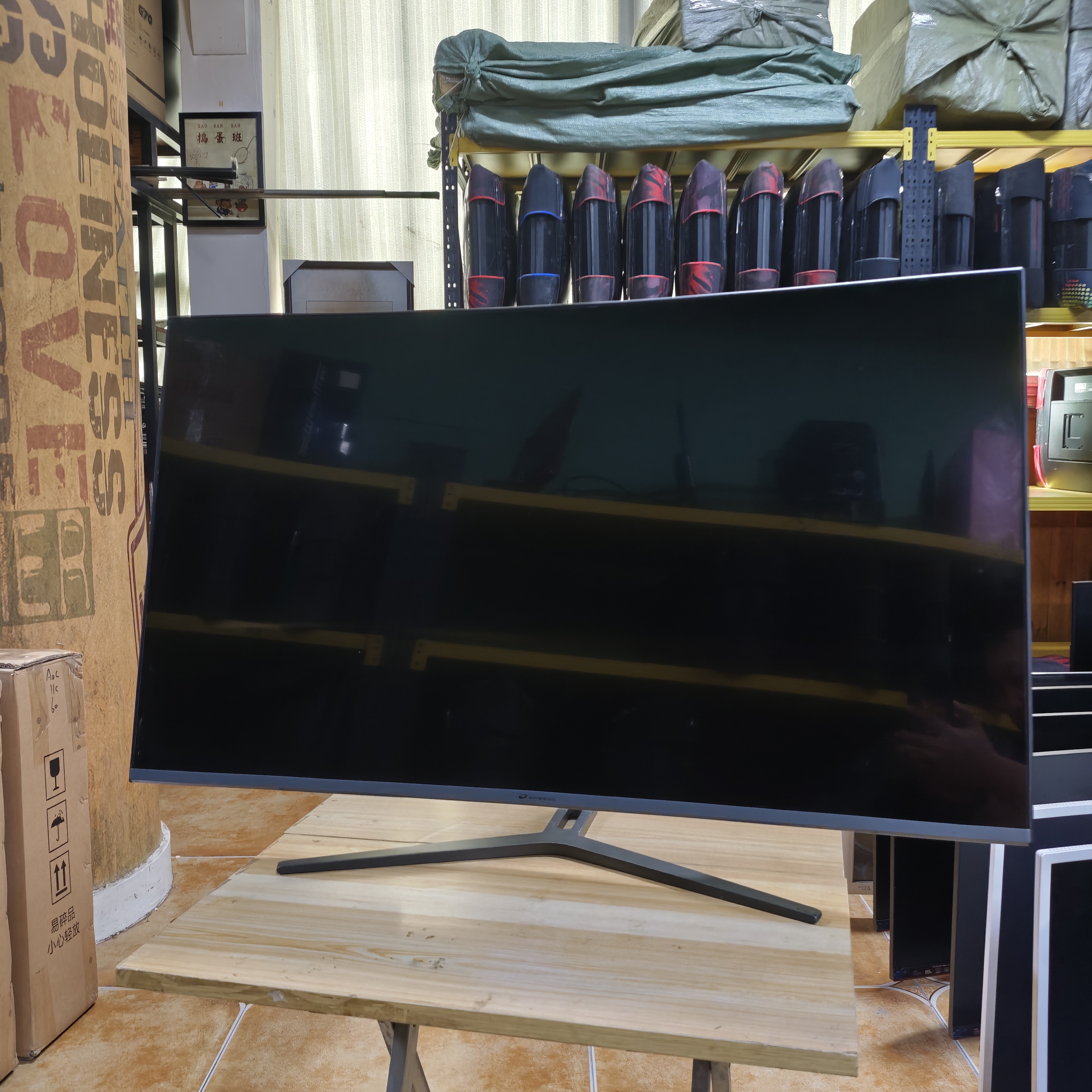 9新  网吧七彩虹ONEBOT40寸165Hz曲面显示器影音娱乐办公游戏大屏