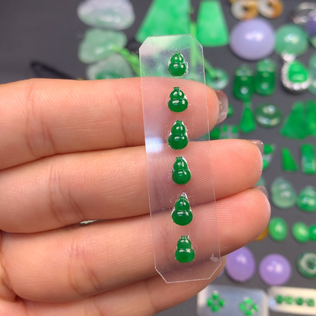 翡翠颈饰未镶嵌裸石葫芦