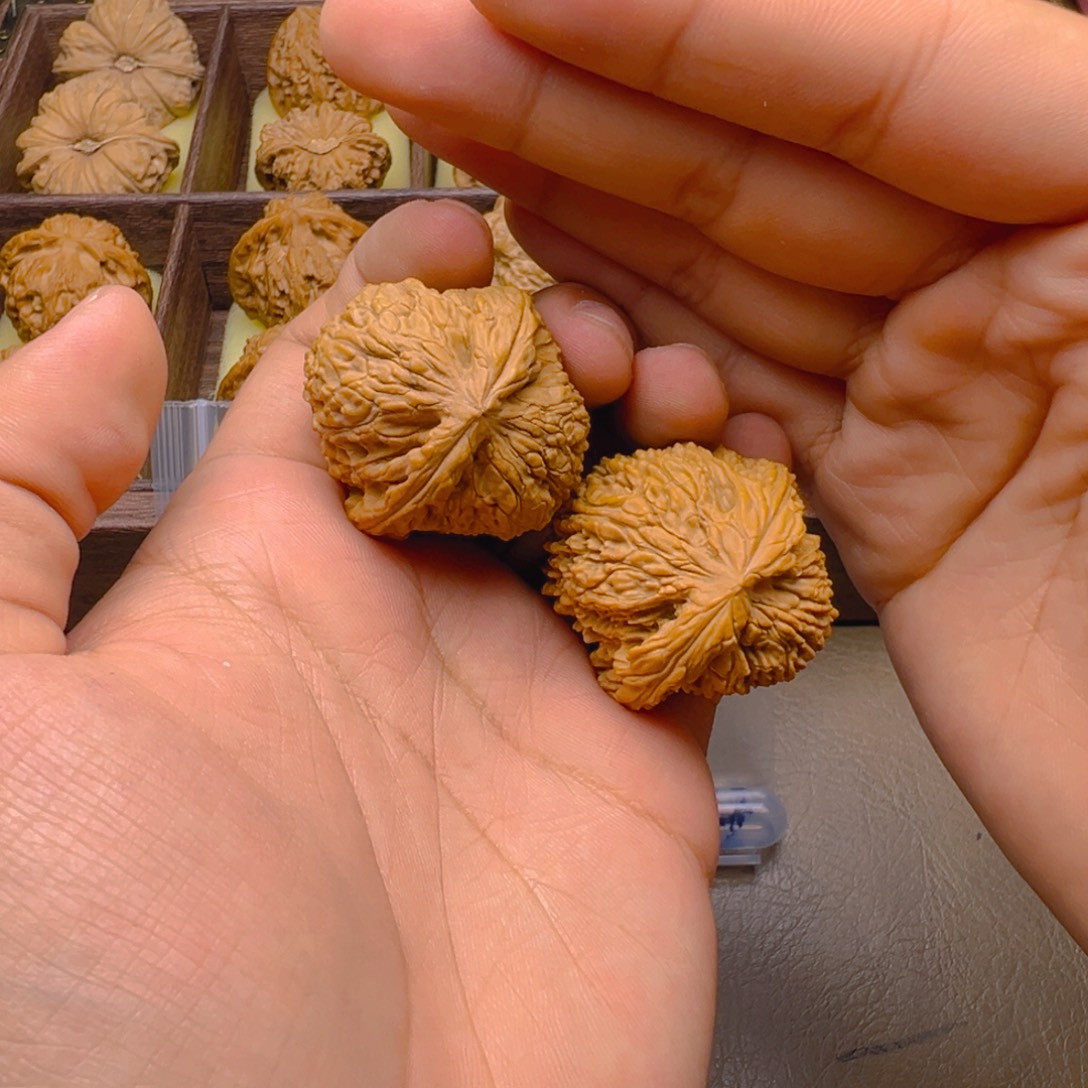 文玩核桃把件南疆石