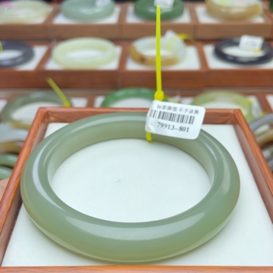 【闪购商品】和田玉手镯未镶嵌61