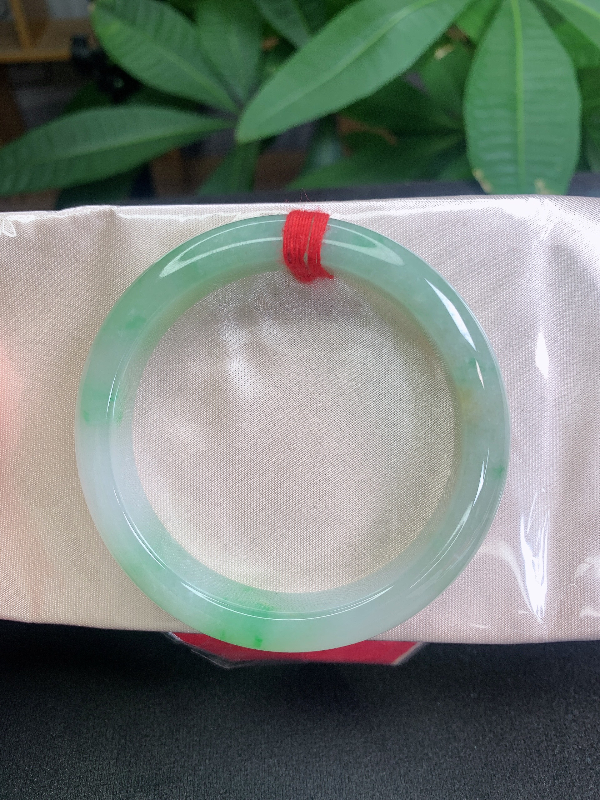 缅甸天然A货翡翠54-55圈口飘绿正圈手镯、有纹（119号）