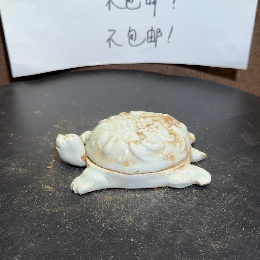 漂亮的小瓷瓶子在这