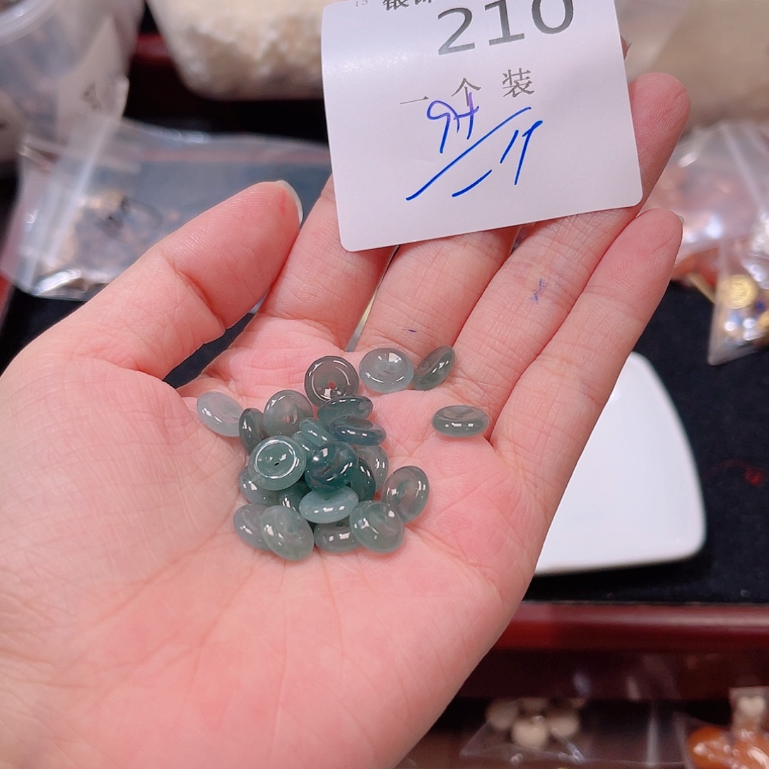 珠宝半成品水晶未镶嵌210 。      