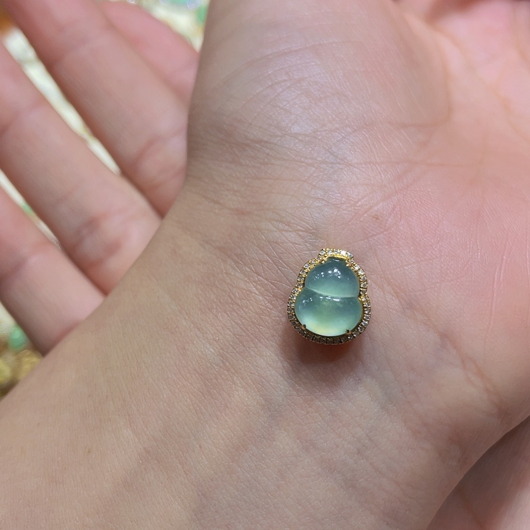 翡翠吊坠(不含链)18K金镶嵌C****G