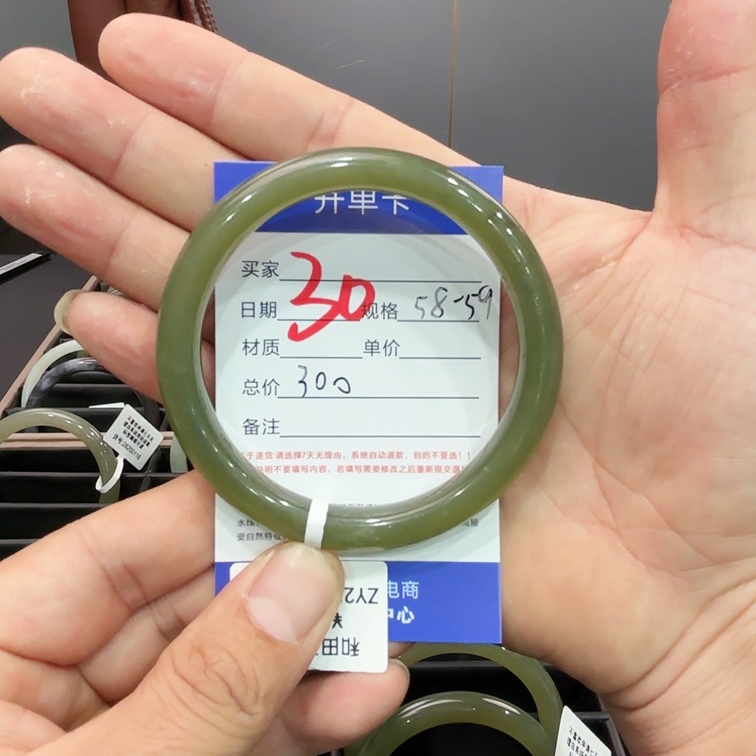 和田玉手镯未镶嵌