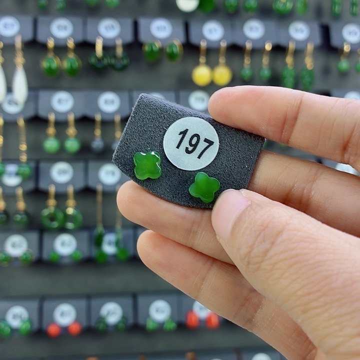 和田玉18K金镶嵌耳饰