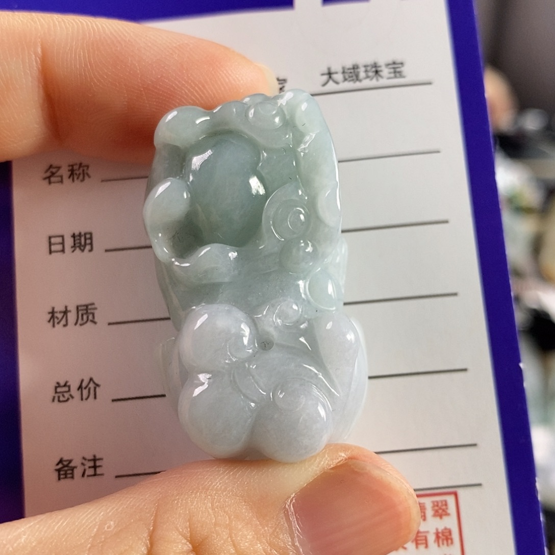 翡翠未镶嵌颈饰貔貅