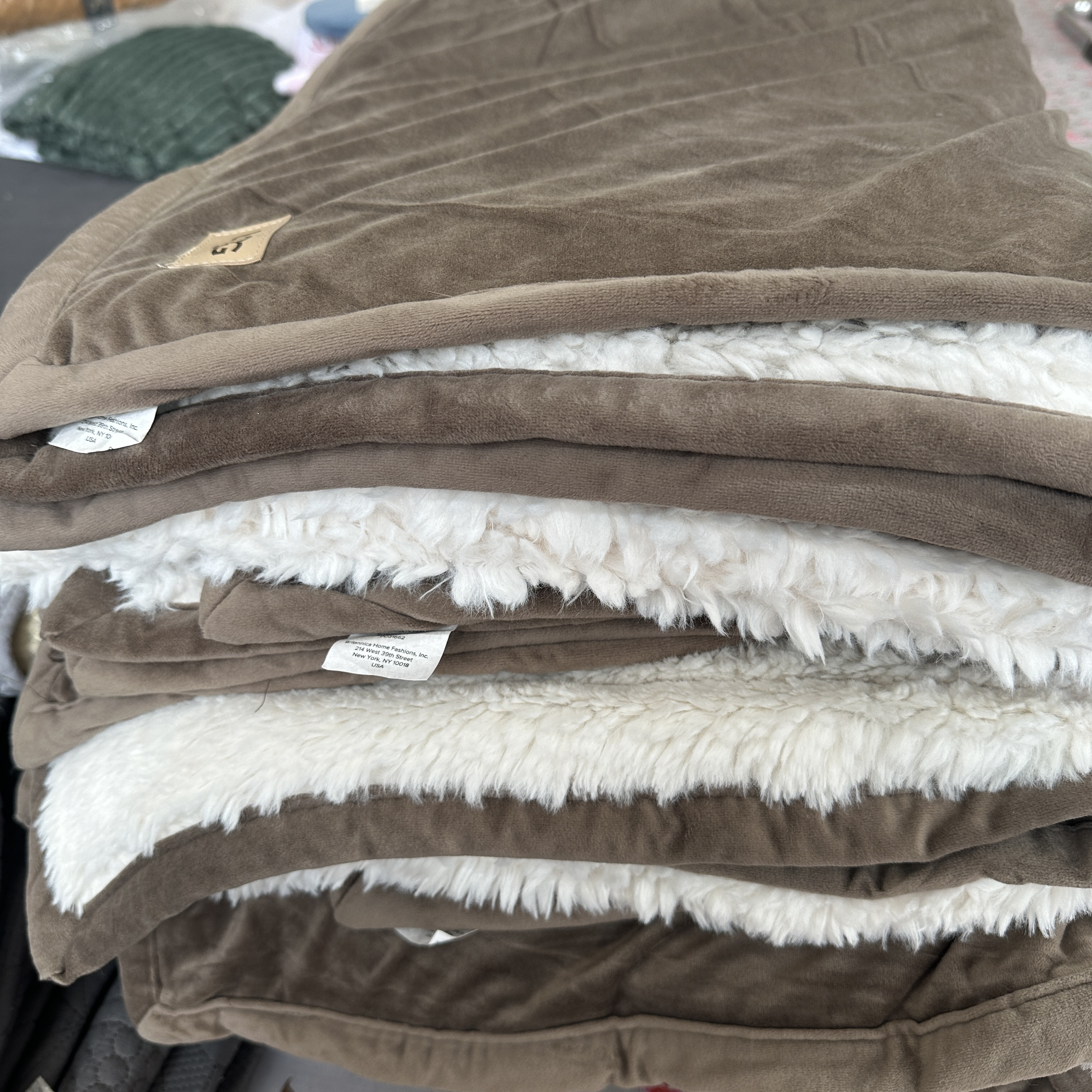 《辉岳》约120x170 奶咖色高克重双层复合毯毛毯 发一条