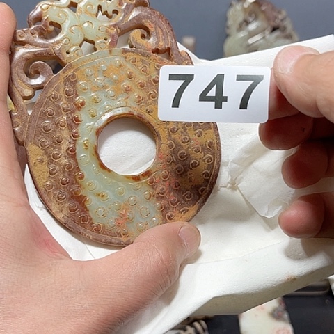 摆件瓷器是古代文化与传统绘画艺术之间