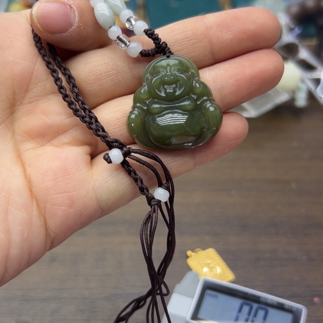 和田玉未镶嵌颈饰805瑕