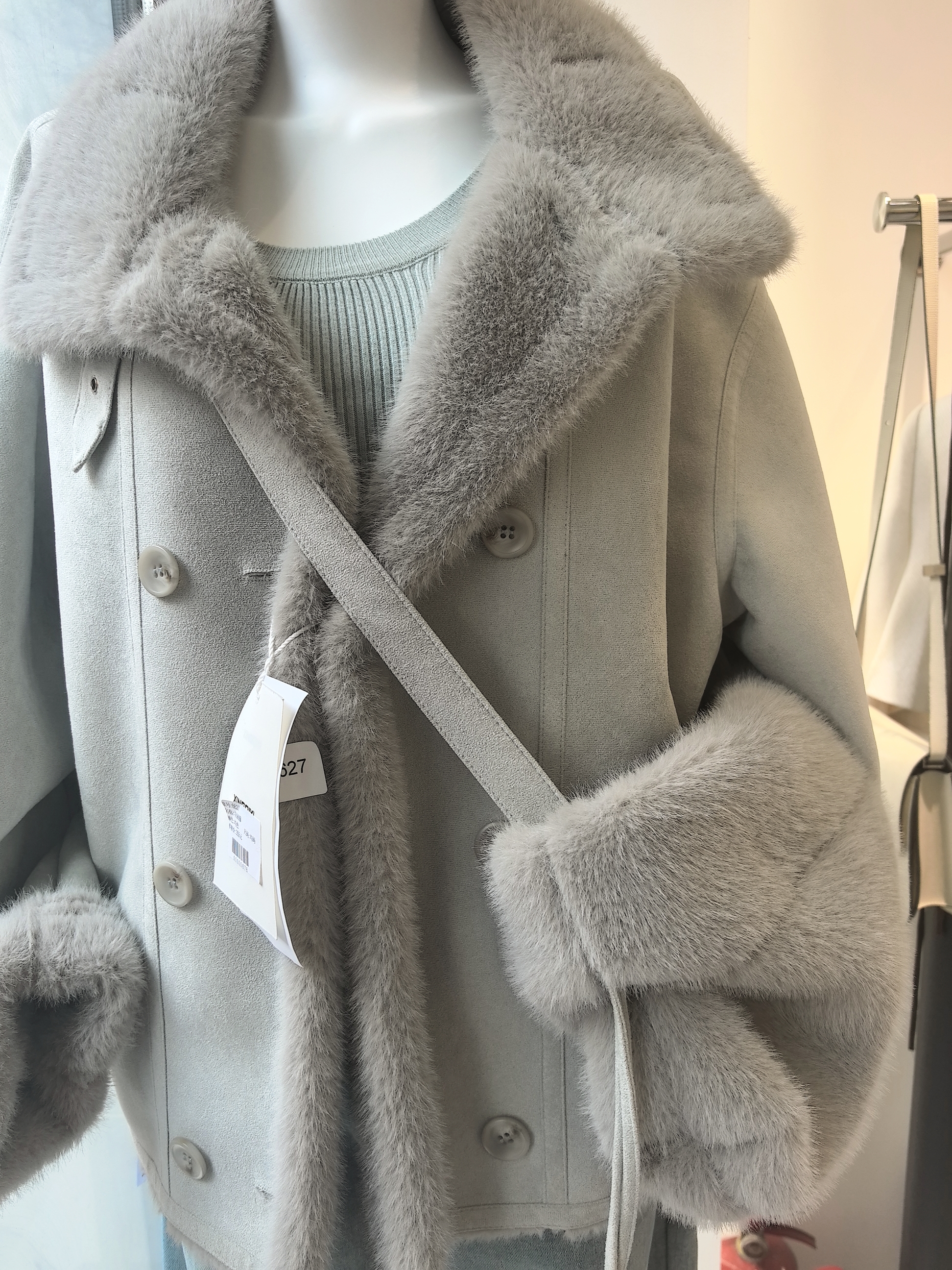 雾霾蓝皮毛一体外套