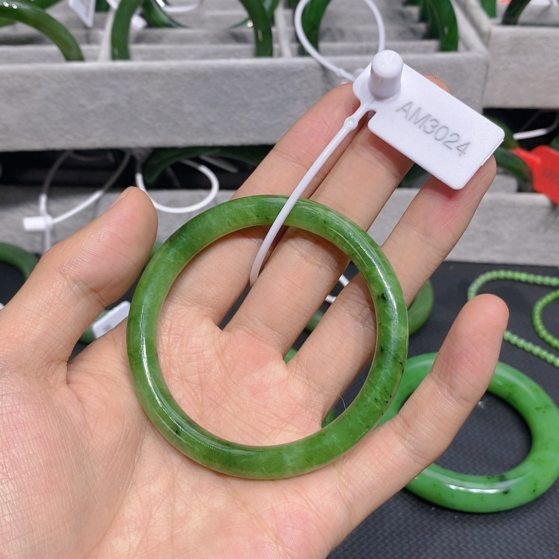 和田玉（碧玉）未镶嵌手镯