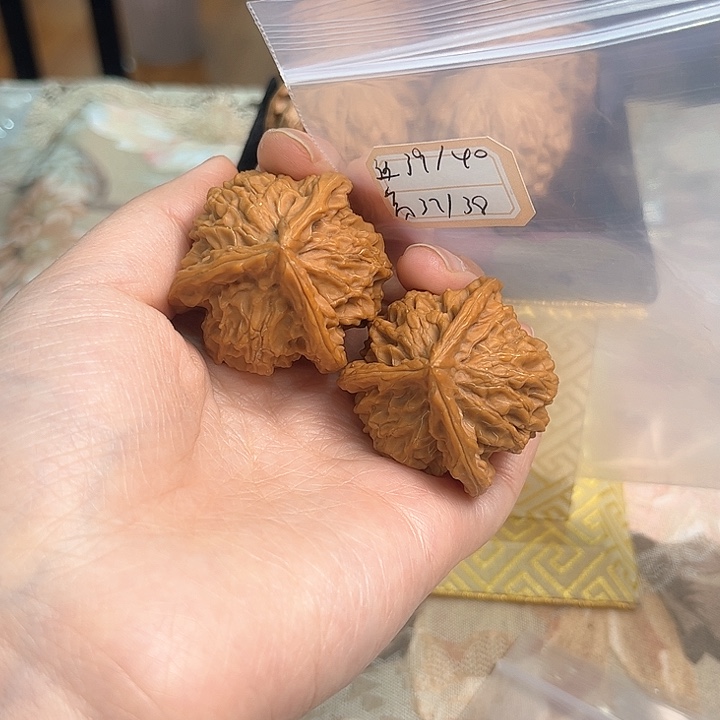 文玩核桃把件盘山三棱