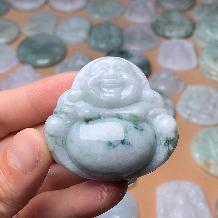 翡翠未镶嵌颈饰佛